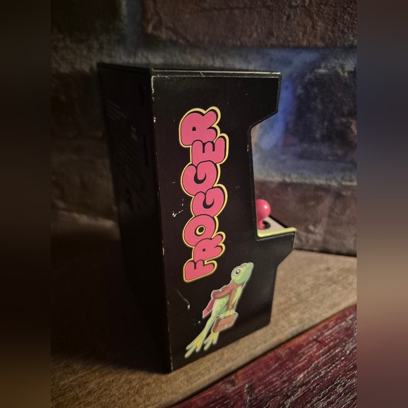 Mini Arcade Game - Black and Yellow Frogger Game. - Picture 3 of 5